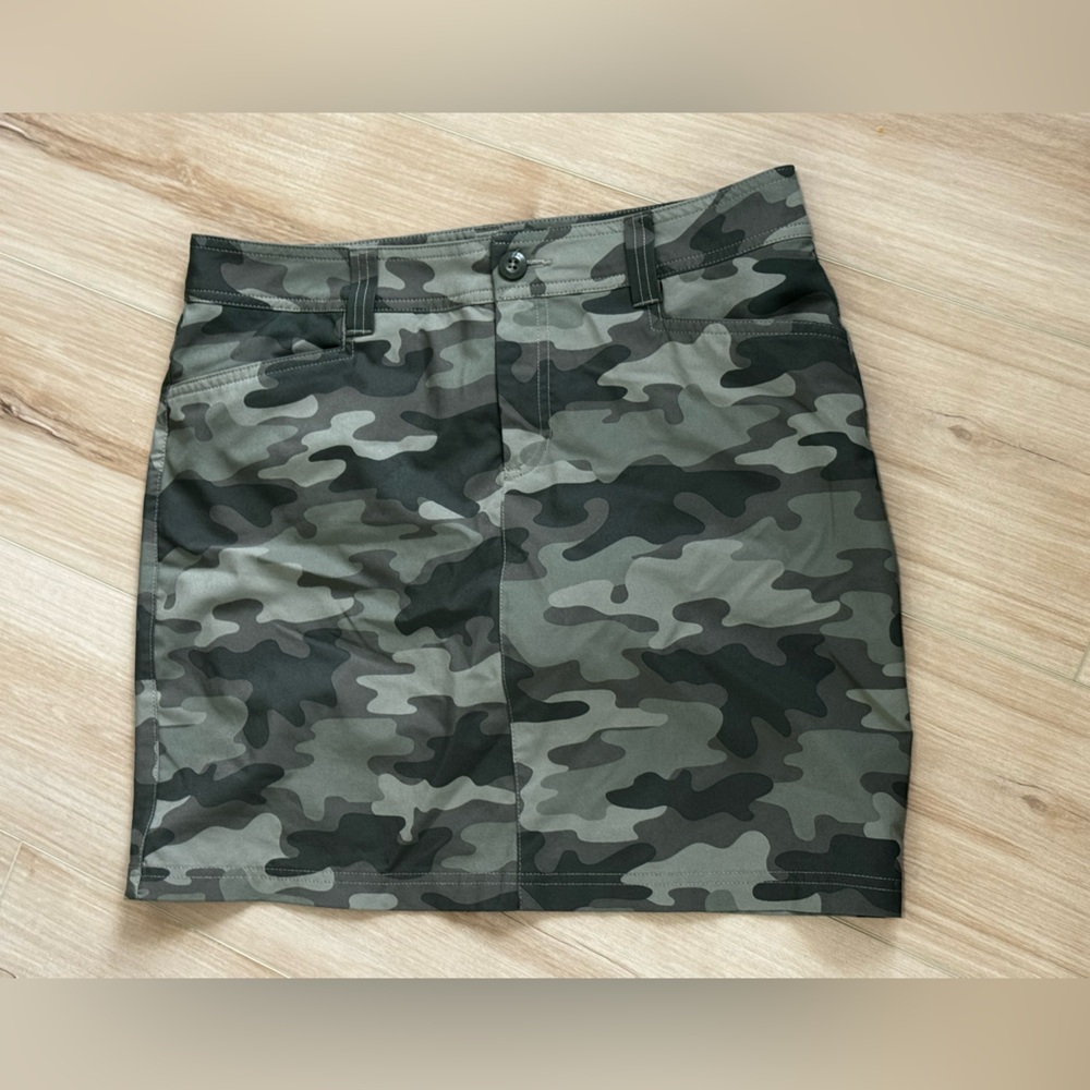 Eddie Bauer Green Camouflage skort skirt